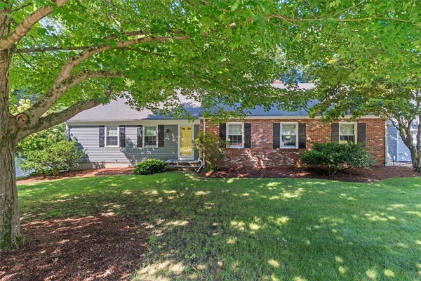 101 NEWELL DR, CUMBERLAND, RI 02864 - Image 61eb202eb5c092a79e250d1d89340b8e/648989804