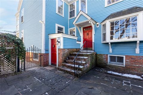 7 Cozzens Court Newport RI 02840