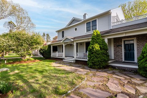 28 Palm Beach Avenue Narragansett RI 02882