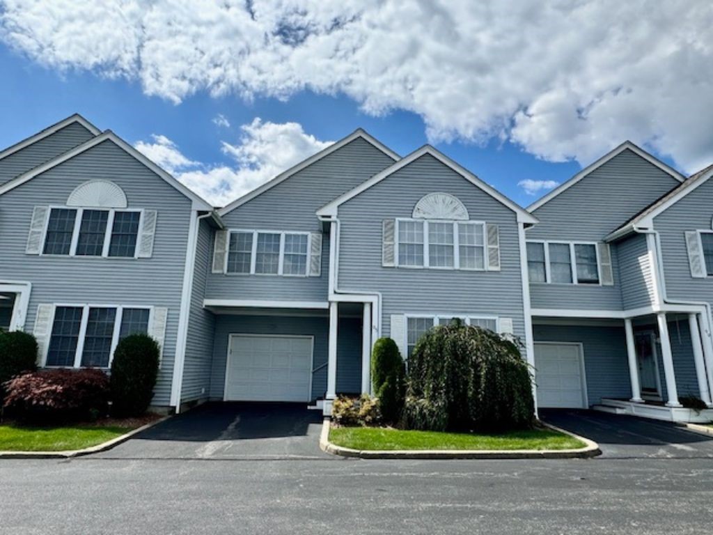 View Cranston, RI 02921 condo