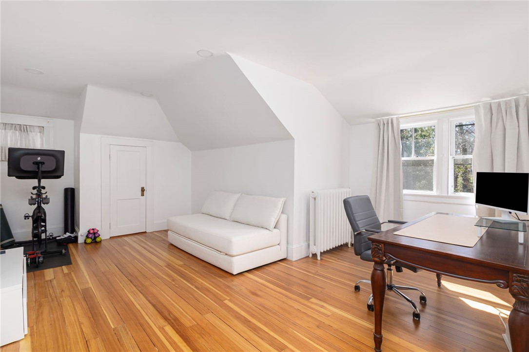 Warwick, Rhode Island, 02818, United States, 5 Bedrooms Bedrooms, ,4 BathroomsBathrooms,Residential,Active,2034279