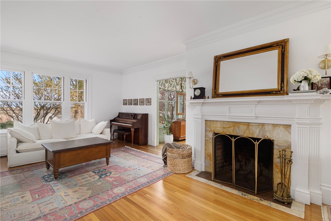 Warwick, Rhode Island, 02818, United States, 5 Bedrooms Bedrooms, ,4 BathroomsBathrooms,Residential,Active,2034279