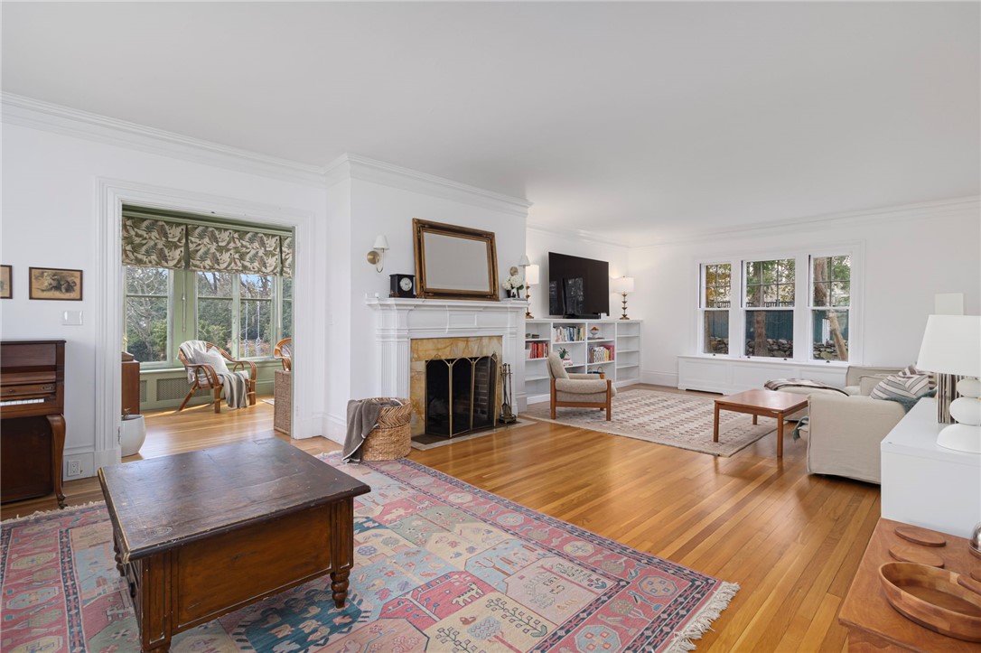 Warwick, Rhode Island, 02818, United States, 5 Bedrooms Bedrooms, ,4 BathroomsBathrooms,Residential,Active,2034279