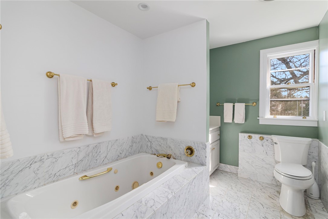 Warwick, Rhode Island, 02818, United States, 5 Bedrooms Bedrooms, ,4 BathroomsBathrooms,Residential,Active,2034279