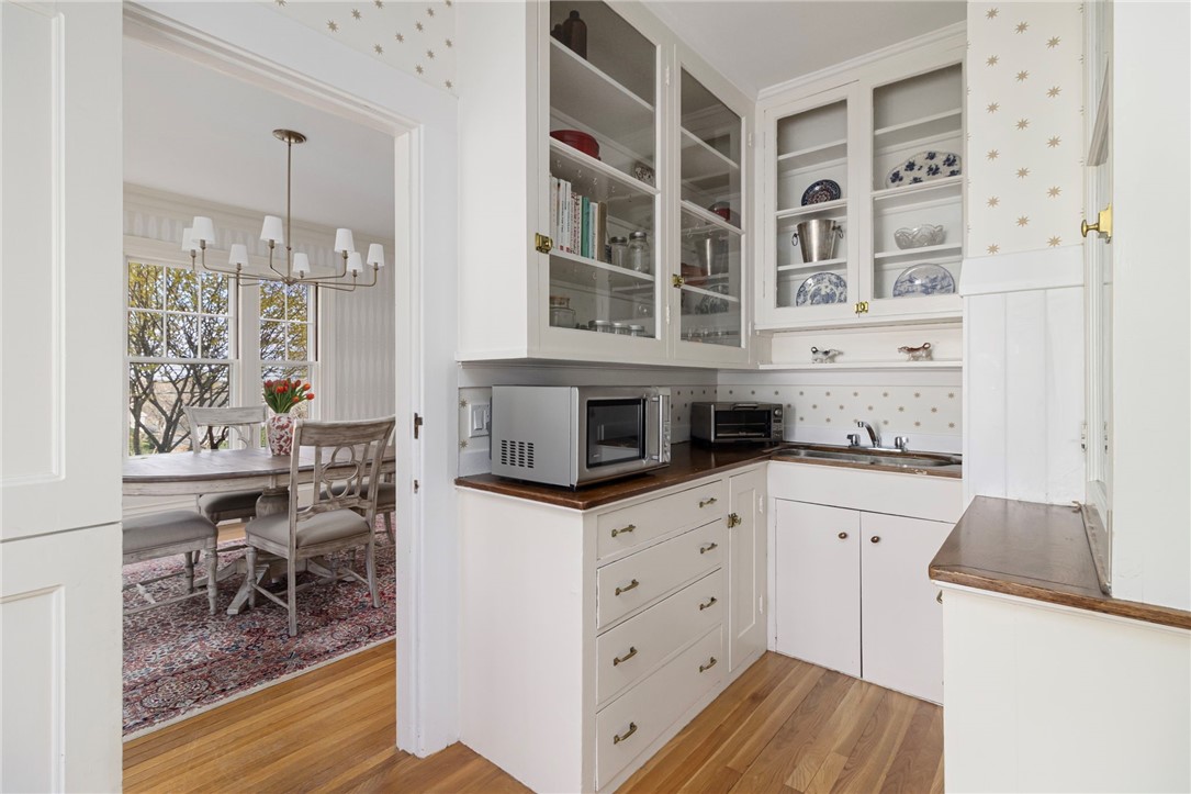 Warwick, Rhode Island, 02818, United States, 5 Bedrooms Bedrooms, ,4 BathroomsBathrooms,Residential,Active,2034279