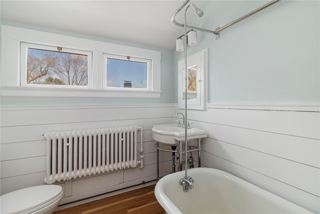 Warwick, Rhode Island, 02818, United States, 5 Bedrooms Bedrooms, ,4 BathroomsBathrooms,Residential,Active,2034279