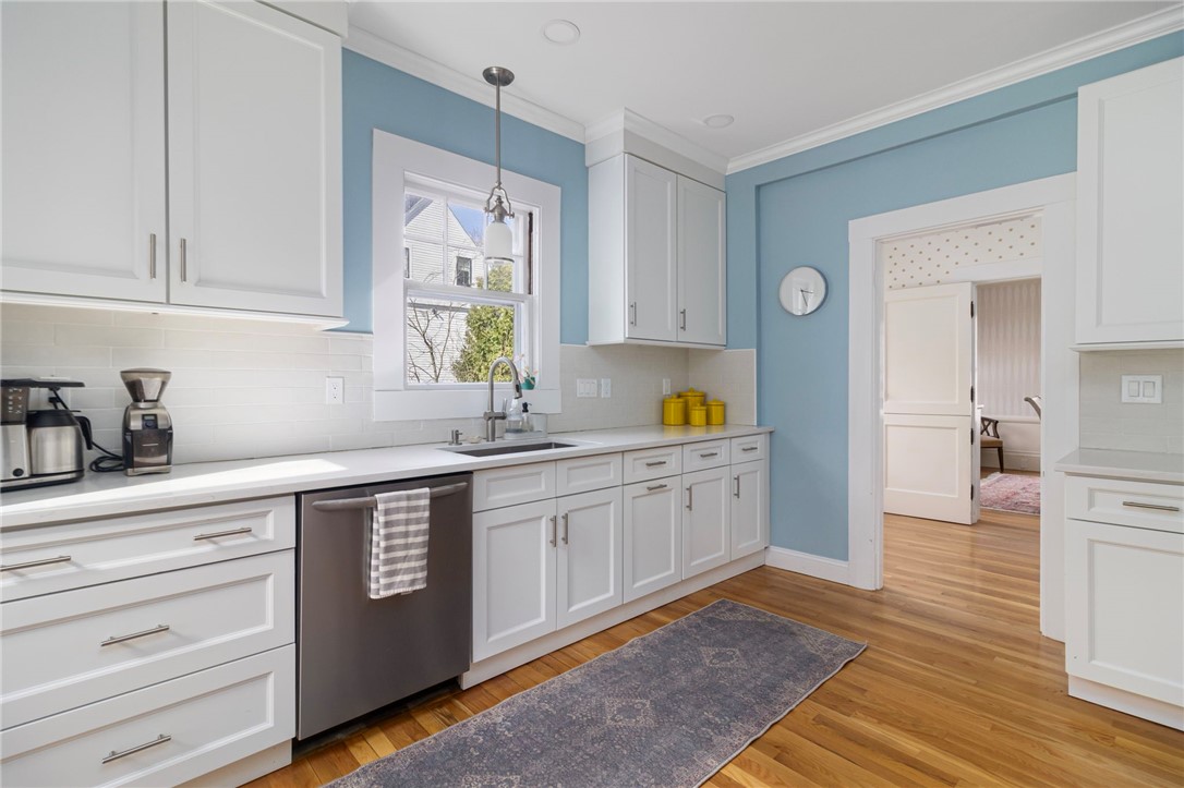Warwick, Rhode Island, 02818, United States, 5 Bedrooms Bedrooms, ,4 BathroomsBathrooms,Residential,Active,2034279
