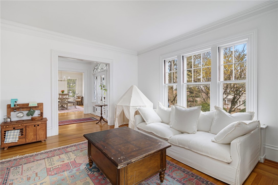 Warwick, Rhode Island, 02818, United States, 5 Bedrooms Bedrooms, ,4 BathroomsBathrooms,Residential,Active,2034279