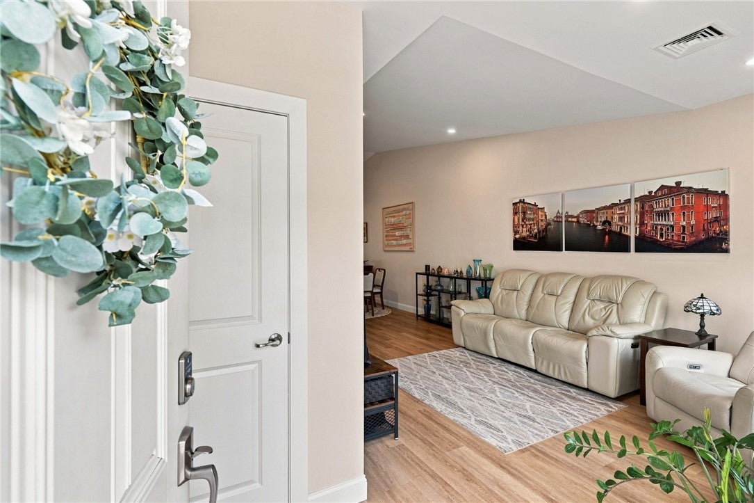 6 West Valley Circle