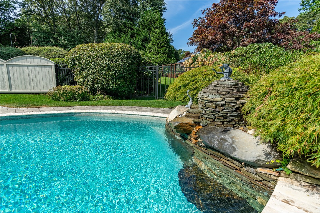 North Kingstown, Rhode Island 02852, United States, 4 Bedrooms Bedrooms, ,4 BathroomsBathrooms,Residential,Active,20522