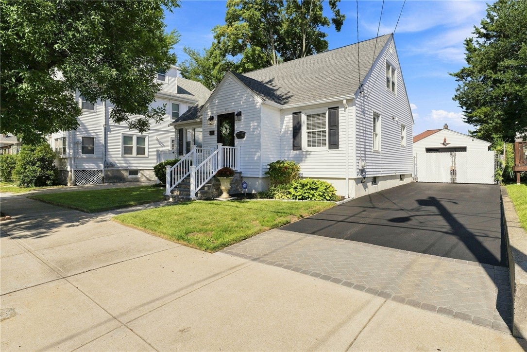 71 Petteys Avenue