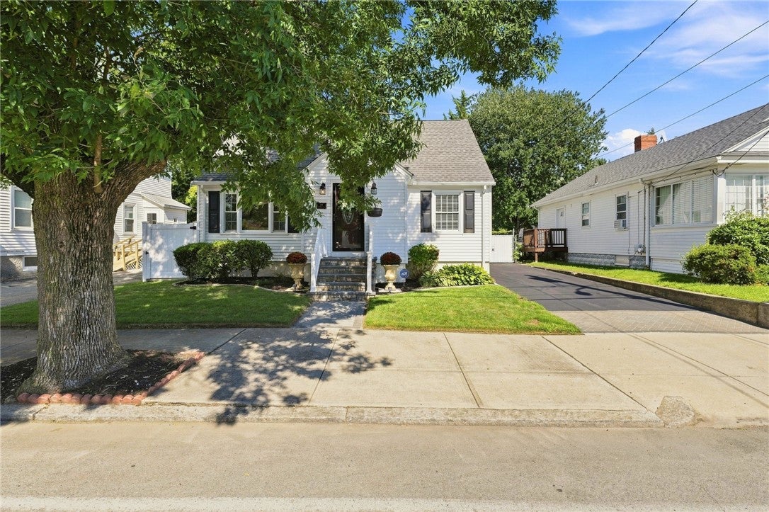 71 Petteys Avenue