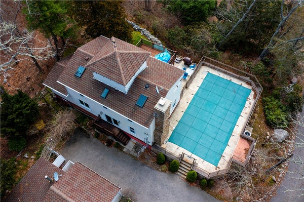 5075 OLD POST RD, CHARLESTOWN, RI 02813 - Image 65f2d8d7b4f7e8cc4a69d5e66c0fd5cb/1147653275