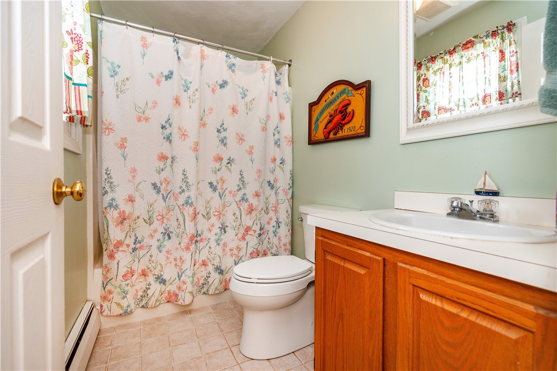 Warwick, Rhode Island 02886, United States, 3 Bedrooms Bedrooms, ,3 BathroomsBathrooms,Residential,Active,166854