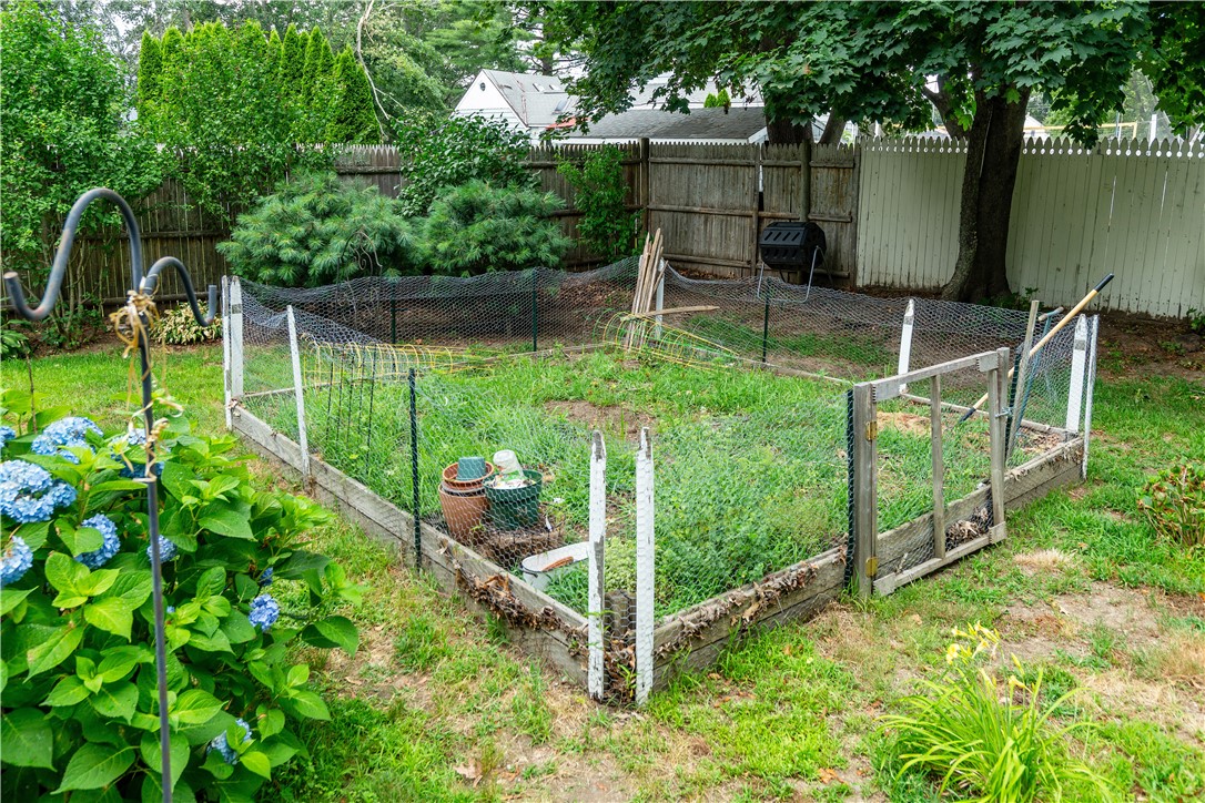 Warwick, Rhode Island 02886, United States, 3 Bedrooms Bedrooms, ,3 BathroomsBathrooms,Residential,Active,166854