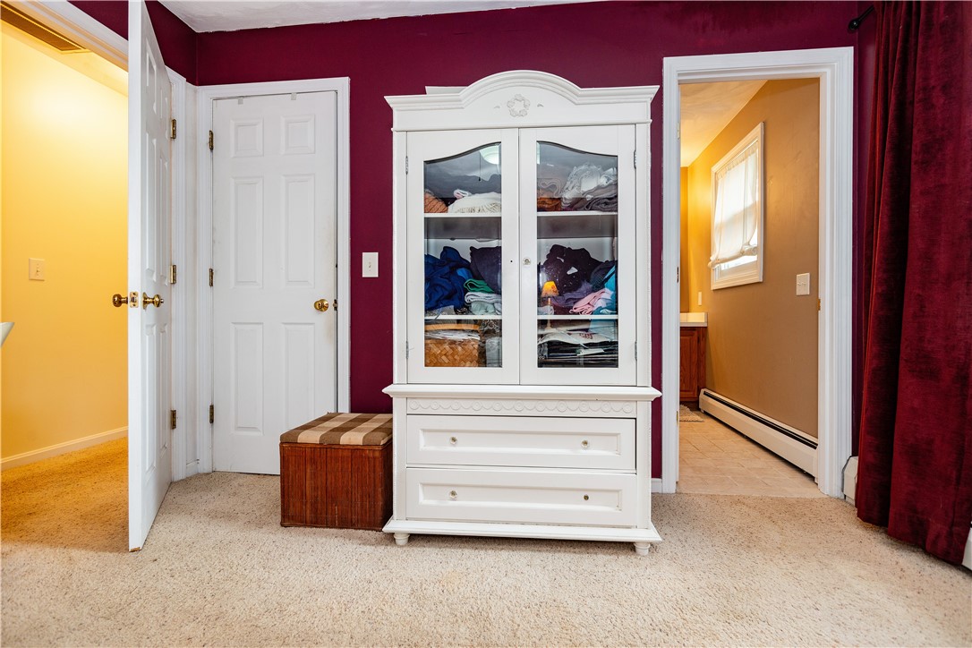 Warwick, Rhode Island 02886, United States, 3 Bedrooms Bedrooms, ,3 BathroomsBathrooms,Residential,Active,166854