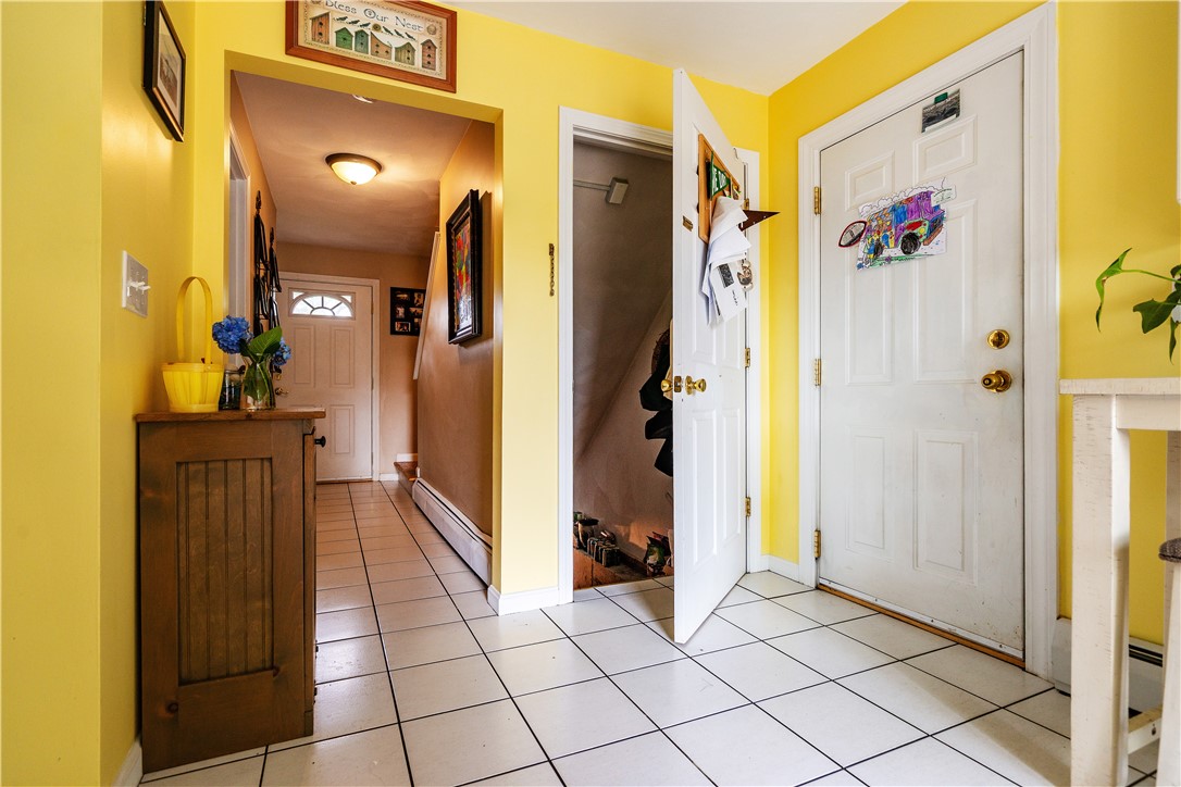 Warwick, Rhode Island 02886, United States, 3 Bedrooms Bedrooms, ,3 BathroomsBathrooms,Residential,Active,166854