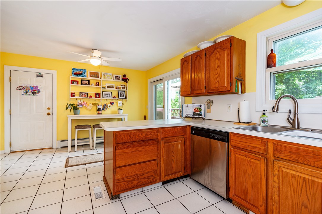 Warwick, Rhode Island 02886, United States, 3 Bedrooms Bedrooms, ,3 BathroomsBathrooms,Residential,Active,166854