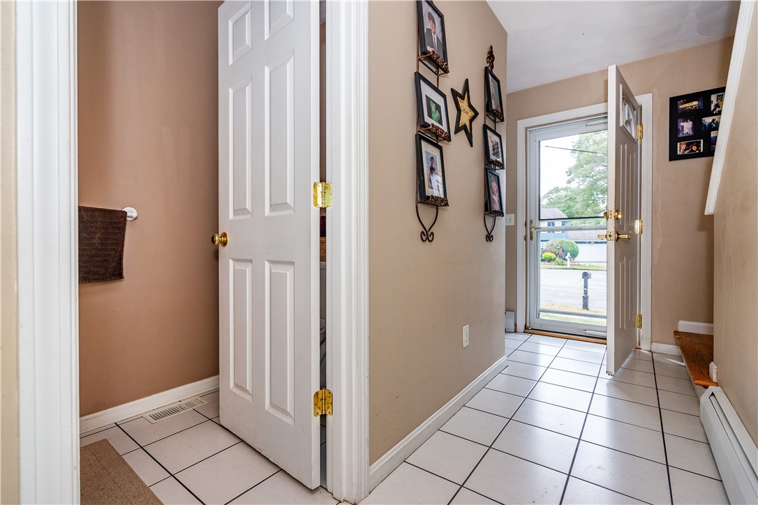 Warwick, Rhode Island 02886, United States, 3 Bedrooms Bedrooms, ,3 BathroomsBathrooms,Residential,Active,166854