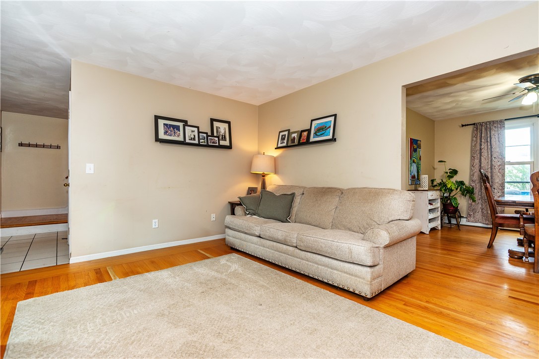 Warwick, Rhode Island 02886, United States, 3 Bedrooms Bedrooms, ,3 BathroomsBathrooms,Residential,Active,166854