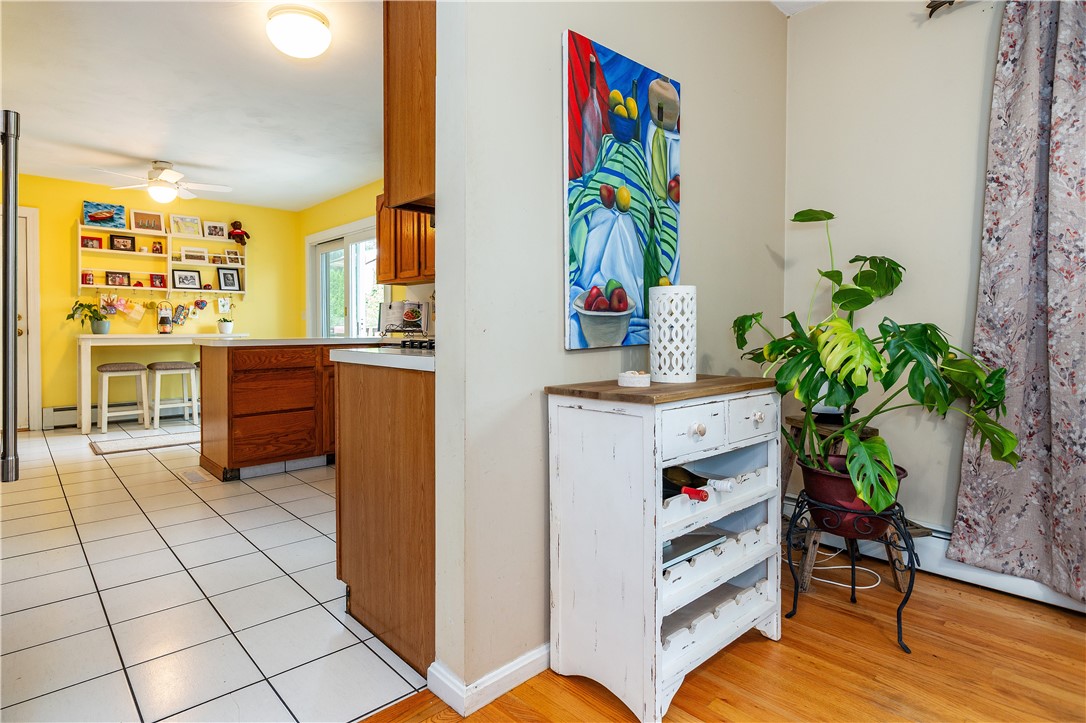 Warwick, Rhode Island 02886, United States, 3 Bedrooms Bedrooms, ,3 BathroomsBathrooms,Residential,Active,166854