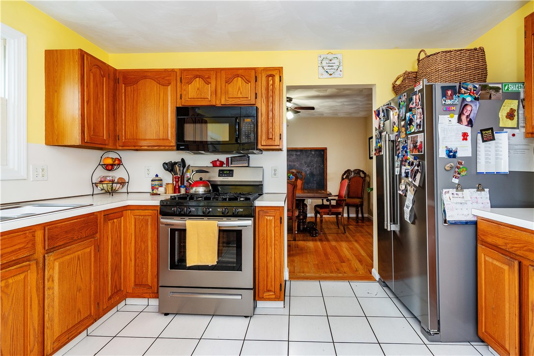 Warwick, Rhode Island 02886, United States, 3 Bedrooms Bedrooms, ,3 BathroomsBathrooms,Residential,Active,166854