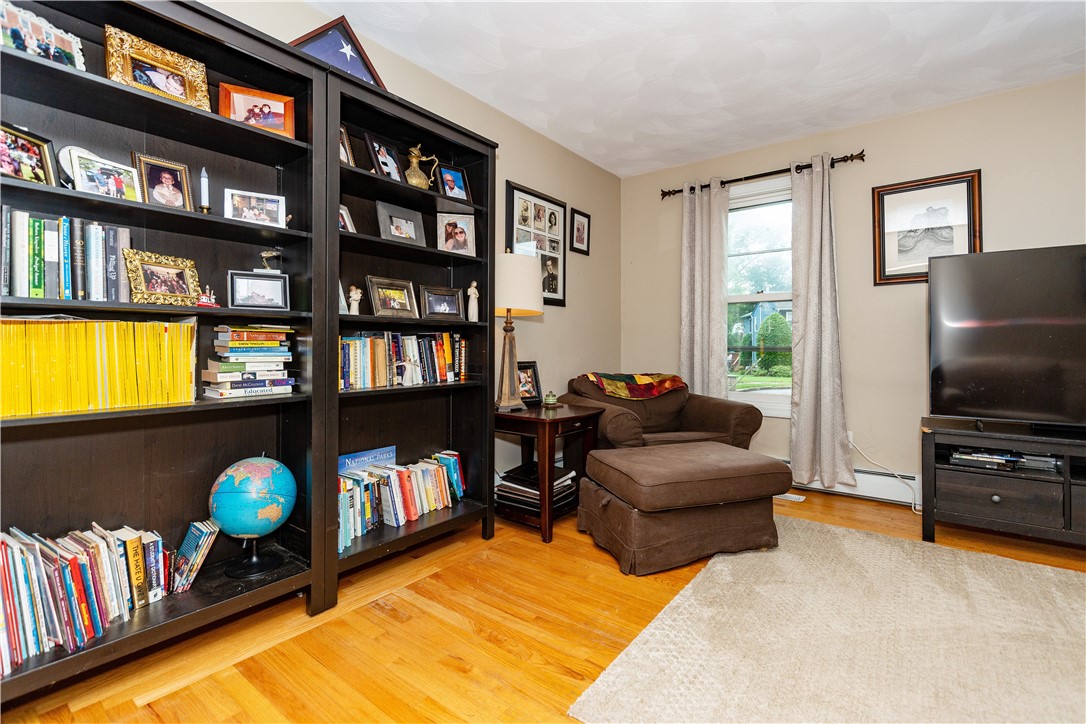 Warwick, Rhode Island 02886, United States, 3 Bedrooms Bedrooms, ,3 BathroomsBathrooms,Residential,Active,166854