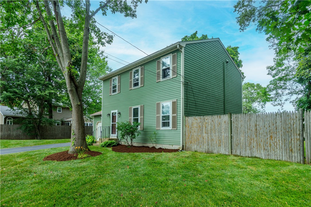 Warwick, Rhode Island 02886, United States, 3 Bedrooms Bedrooms, ,3 BathroomsBathrooms,Residential,Active,166854