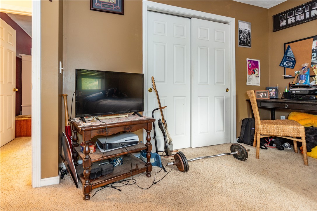 Warwick, Rhode Island 02886, United States, 3 Bedrooms Bedrooms, ,3 BathroomsBathrooms,Residential,Active,166854