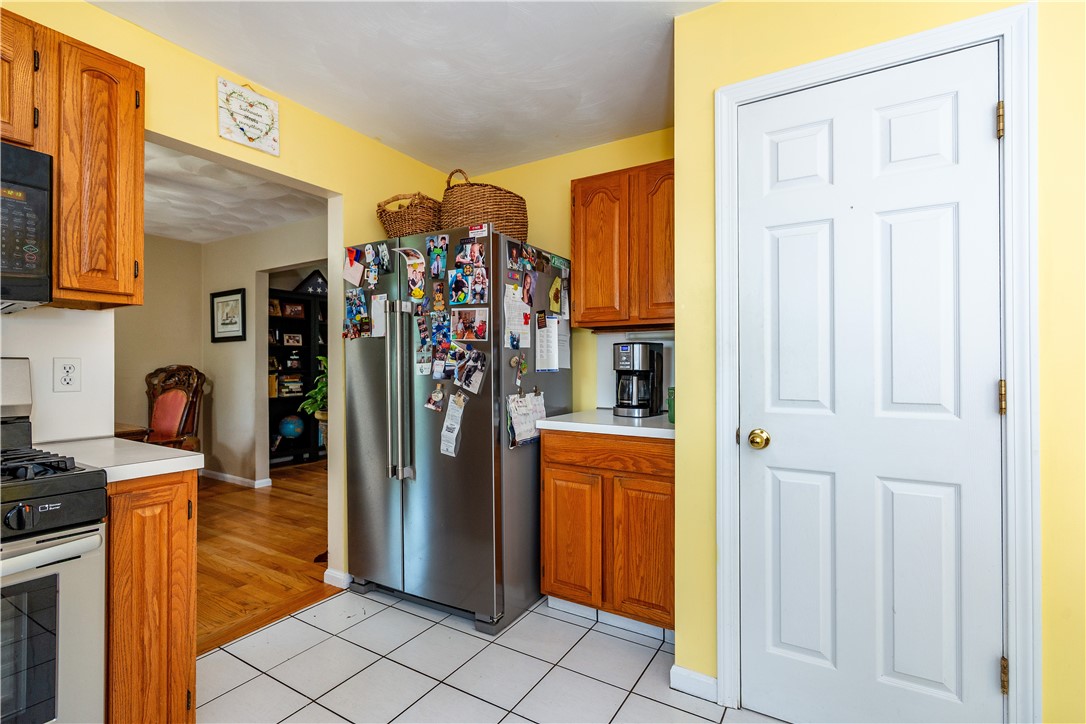 Warwick, Rhode Island 02886, United States, 3 Bedrooms Bedrooms, ,3 BathroomsBathrooms,Residential,Active,166854