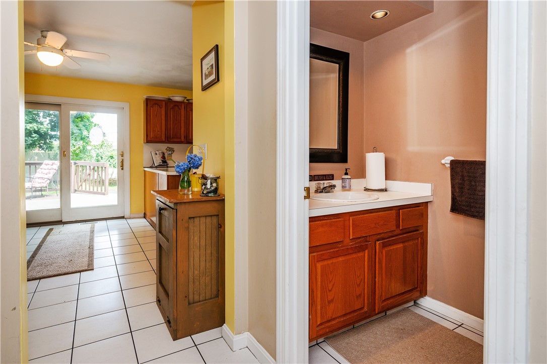 Warwick, Rhode Island 02886, United States, 3 Bedrooms Bedrooms, ,3 BathroomsBathrooms,Residential,Active,166854