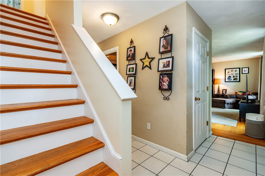 Warwick, Rhode Island 02886, United States, 3 Bedrooms Bedrooms, ,3 BathroomsBathrooms,Residential,Active,166854