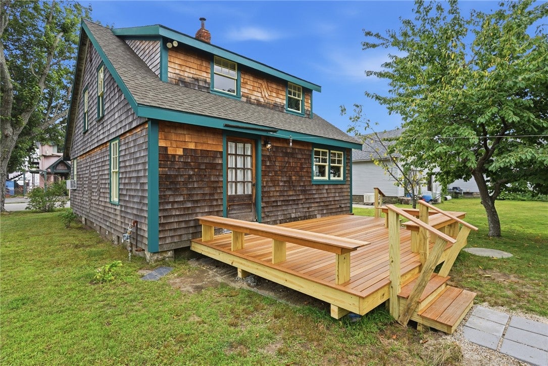 84 Narragansett Street