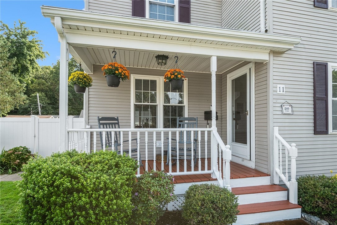 11 Brookdale Boulevard