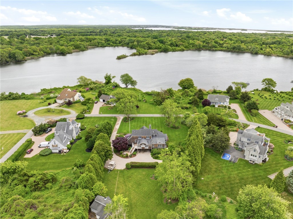 112 West Willow Lane