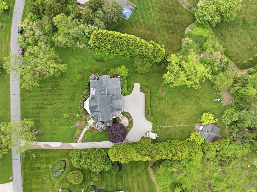 112 West Willow Lane