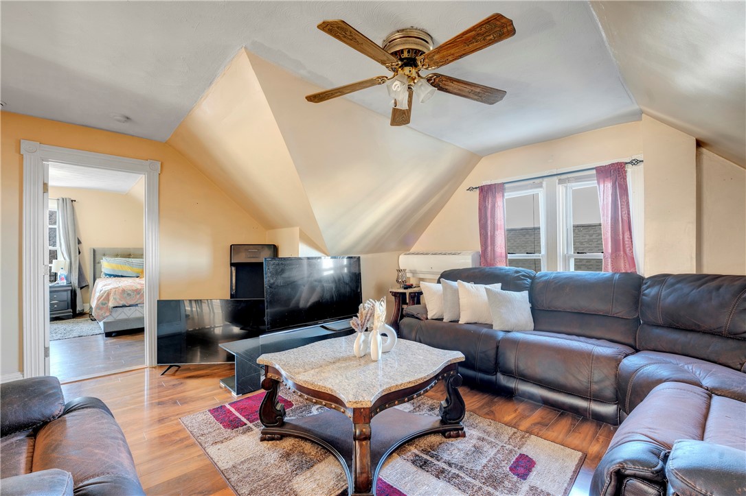 274 Lonsdale Avenue 276