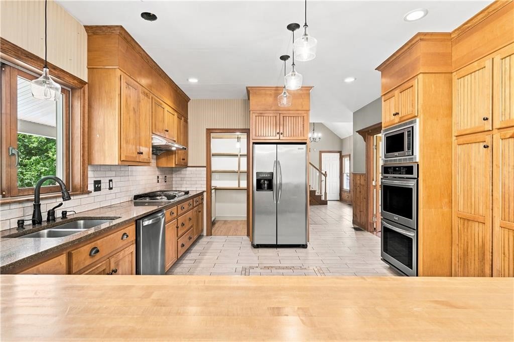 45 Pine Swamp Road