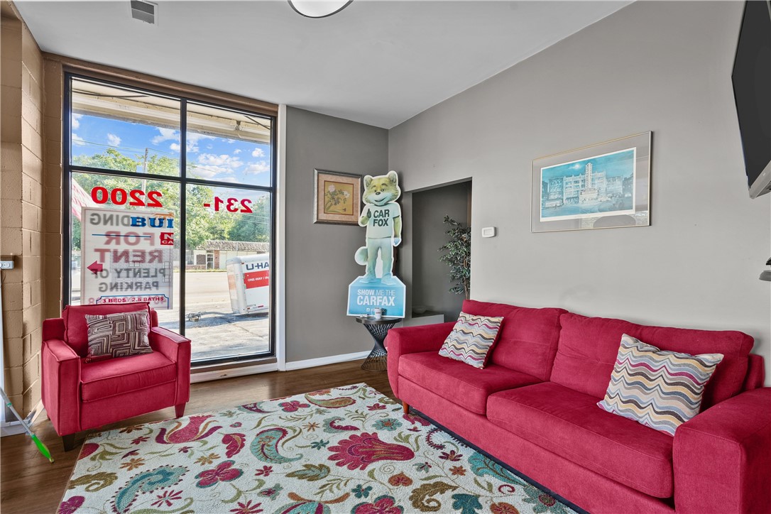 270 Putnam Pike