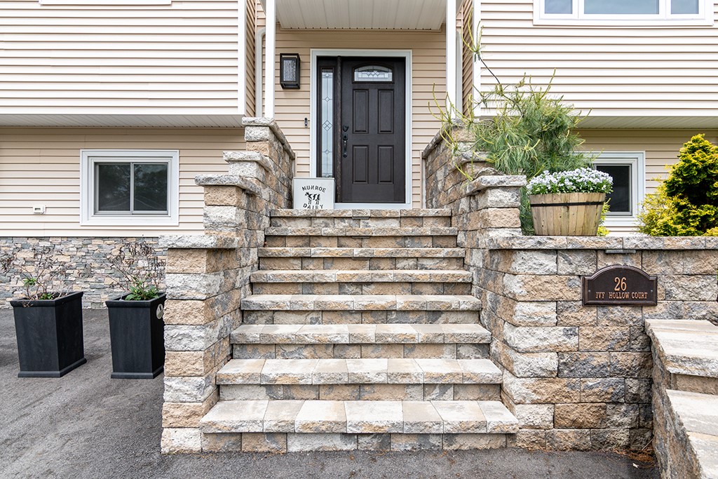 26 Ivy Hollow Court
