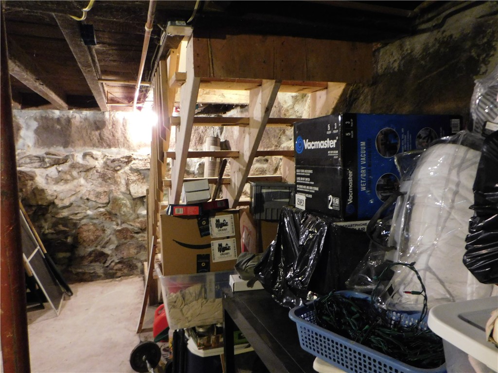 West Warwick, Rhode Island 02893, United States, 6 Bedrooms Bedrooms, ,2 BathroomsBathrooms,Residential,Active,50662