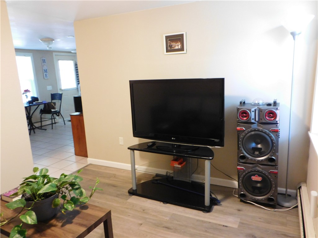 West Warwick, Rhode Island 02893, United States, 6 Bedrooms Bedrooms, ,2 BathroomsBathrooms,Residential,Active,50662