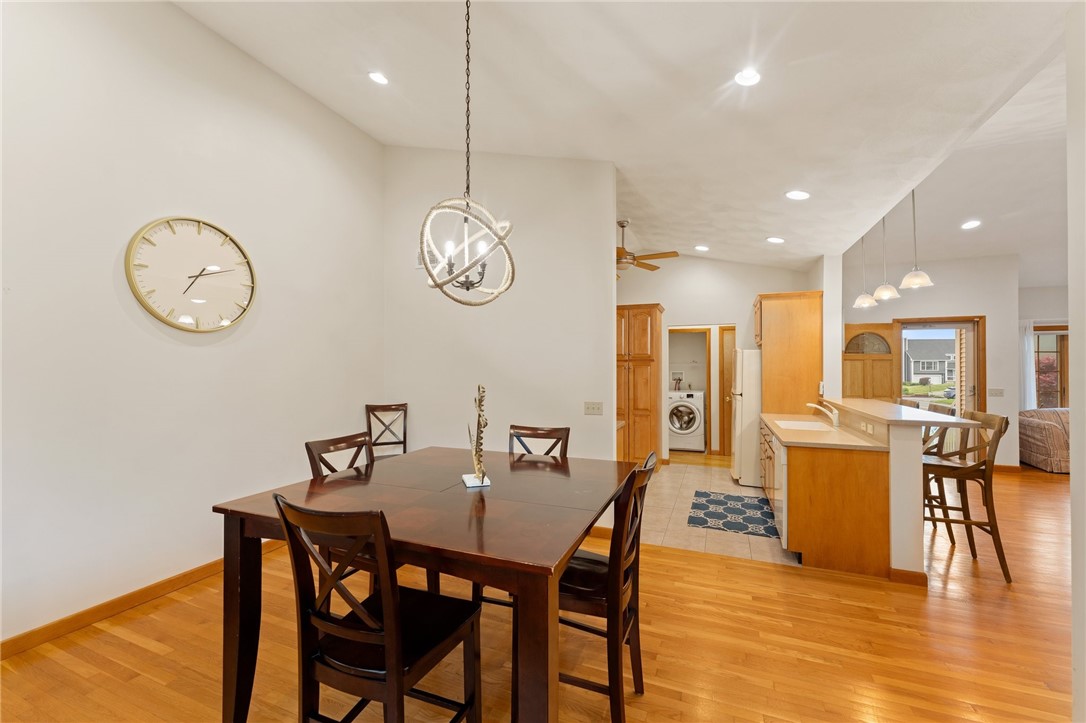 Narragansett, Rhode Island 02882, United States, 3 Bedrooms Bedrooms, ,3 BathroomsBathrooms,Residential,Pending,130762