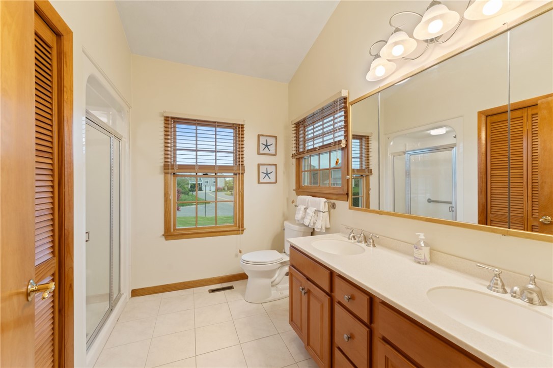 Narragansett, Rhode Island 02882, United States, 3 Bedrooms Bedrooms, ,3 BathroomsBathrooms,Residential,Pending,130762