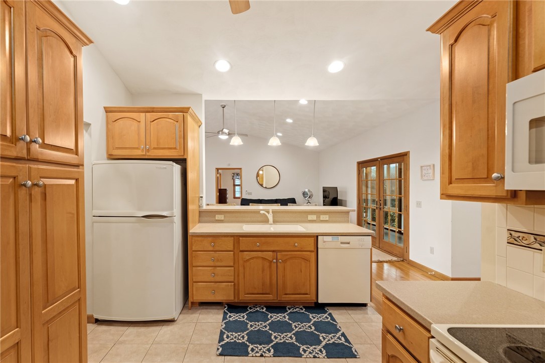 Narragansett, Rhode Island 02882, United States, 3 Bedrooms Bedrooms, ,3 BathroomsBathrooms,Residential,Pending,130762