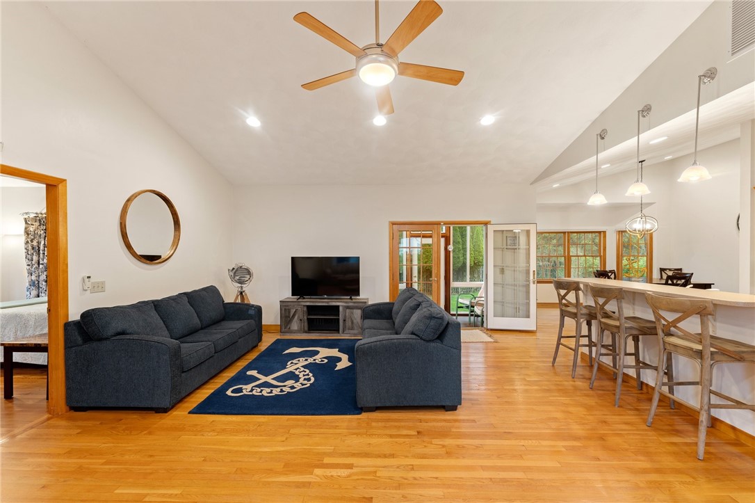 Narragansett, Rhode Island 02882, United States, 3 Bedrooms Bedrooms, ,3 BathroomsBathrooms,Residential,Pending,130762