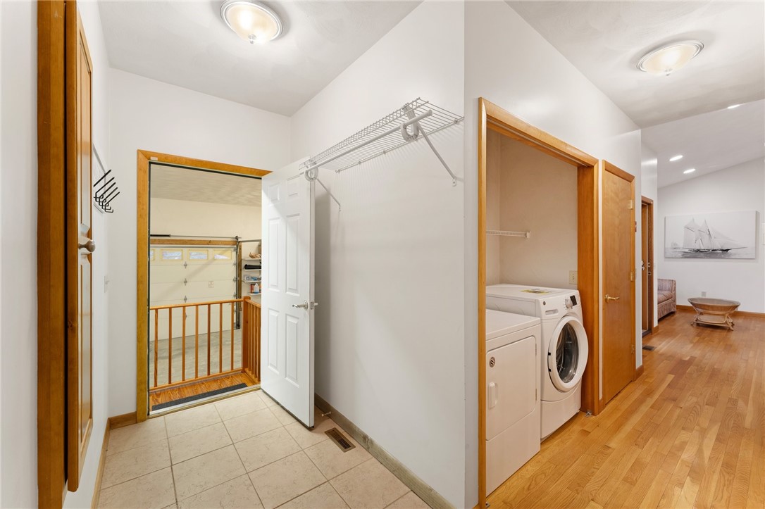 Narragansett, Rhode Island 02882, United States, 3 Bedrooms Bedrooms, ,3 BathroomsBathrooms,Residential,Pending,130762