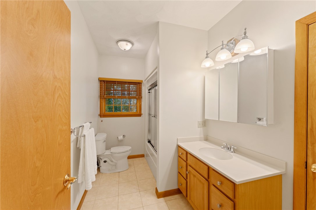 Narragansett, Rhode Island 02882, United States, 3 Bedrooms Bedrooms, ,3 BathroomsBathrooms,Residential,Pending,130762