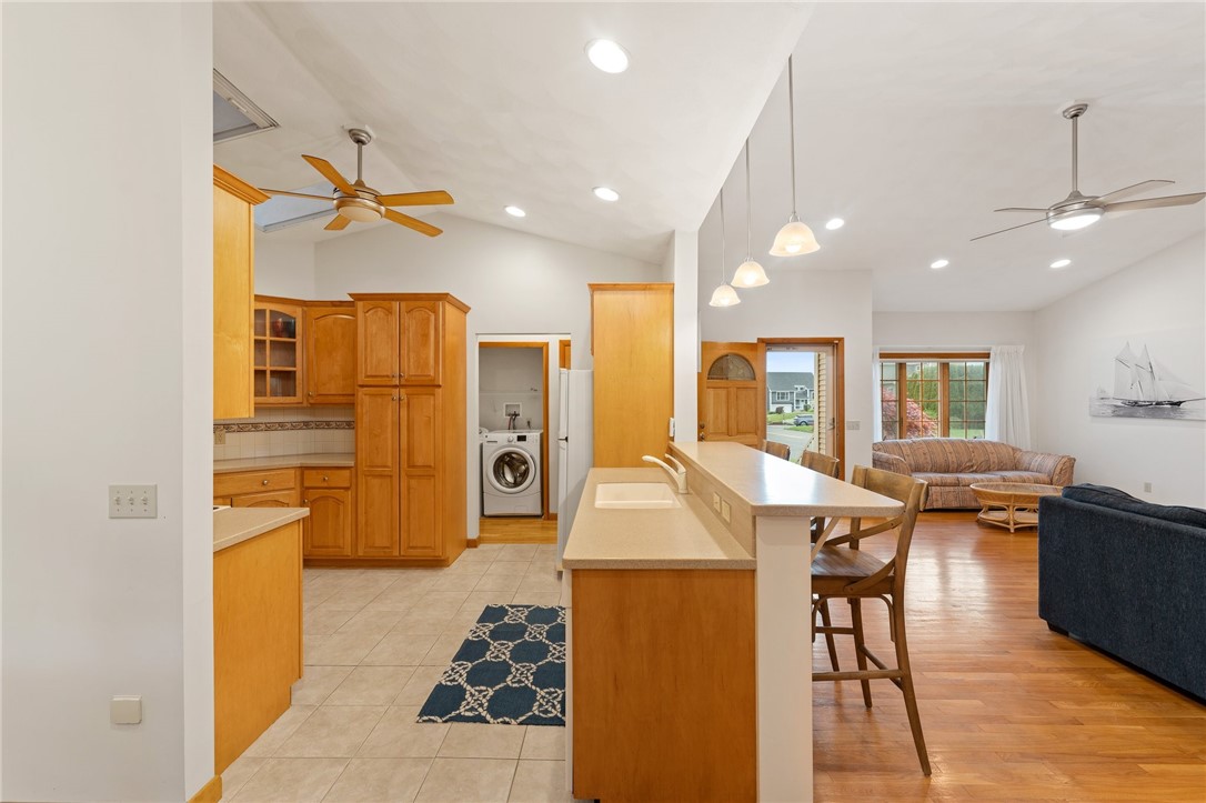 Narragansett, Rhode Island 02882, United States, 3 Bedrooms Bedrooms, ,3 BathroomsBathrooms,Residential,Pending,130762