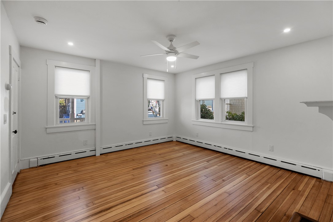 Newport, Rhode Island 02840, United States, 1 Bedroom Bedrooms, ,1 BathroomBathrooms,Residential,Pending,86781